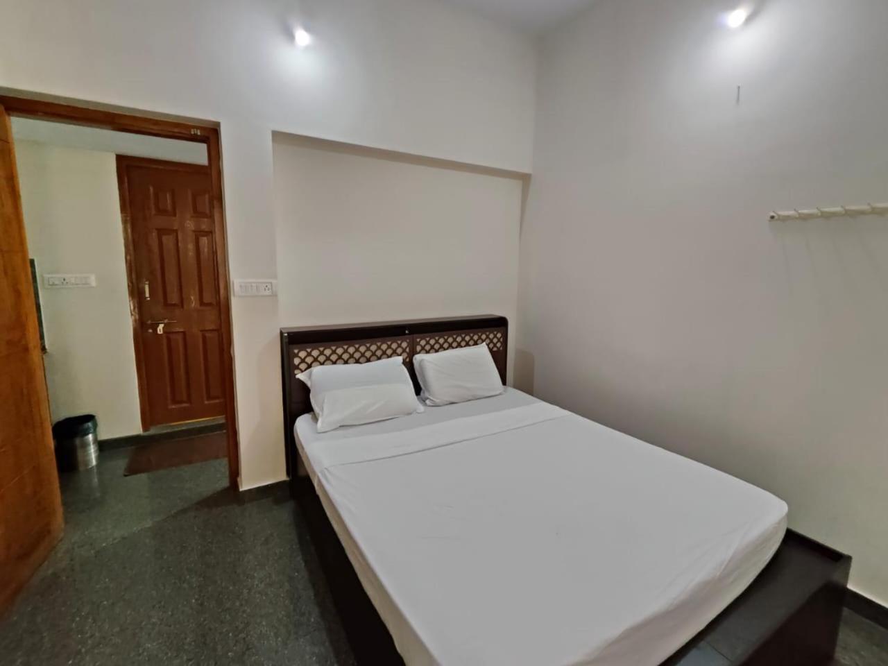 Nandan Home Stay Мисор Екстериор снимка